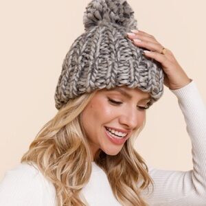 NWOT • Francesca’s • chunky knit beenie